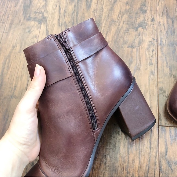 Korks • Decola Bootie brown block heel ankle boot moto leather cap toe - Picture 9 of 11